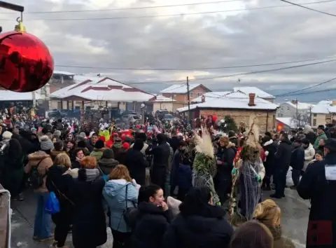 ГАЛЕРИЈА + ВИДЕО: Започна Вевчанскиот карневал