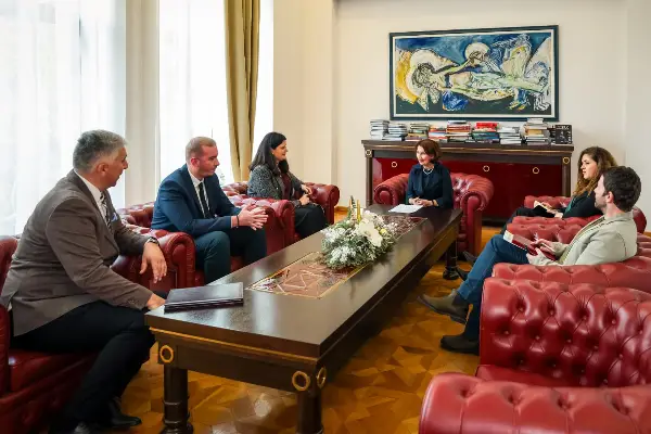 Сиљановска-Давкова прими претставници на Македонското здружение на млади правници (МЗМП) и на Центарот за еколошка демократија ФЛОРОЗОН