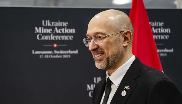 РАЗРЕШЕН МИНИСТЕРОТ ДЕНИС ШМИХАЉ Ја напушта одбрана и станува вицепремиер на Украина