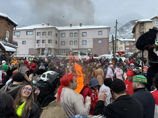 Со палење на маските и василичарско оро завршува Вевчанскиот карневал