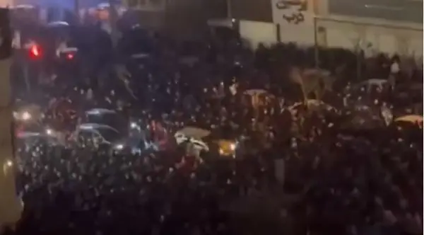 ХРАНА: Во протестите во Иран загинаа над 2.500 луѓе