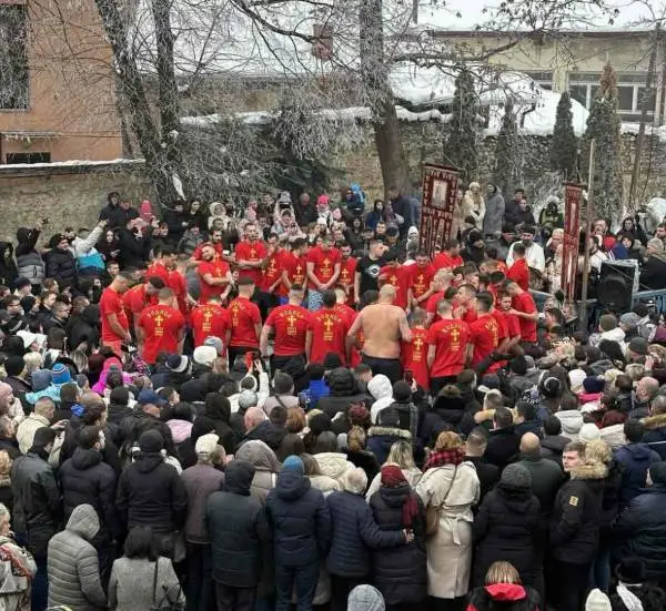 Најхрабрите ќе скокаат по Светиот Крст, течат подготовките за празникот Богојавление