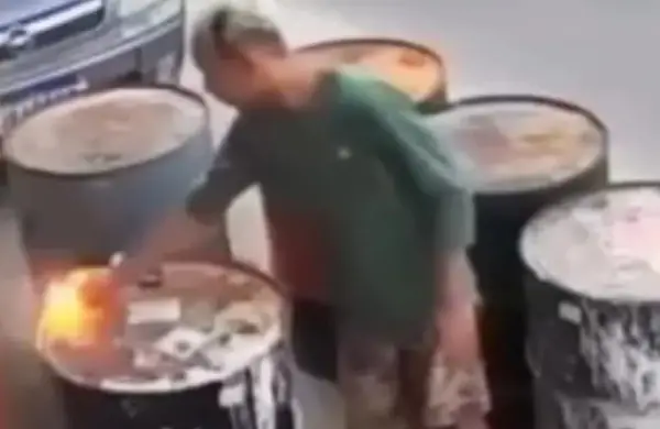 Метално буре му експлодира на момче во лице, сѐ започна со запалката (Вознемирувачко видео) 