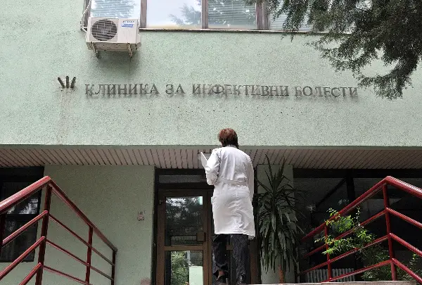 Сезонскиот грип ја зеде првата жртва, на инфективна хоспитализирани околу 25 пациенти