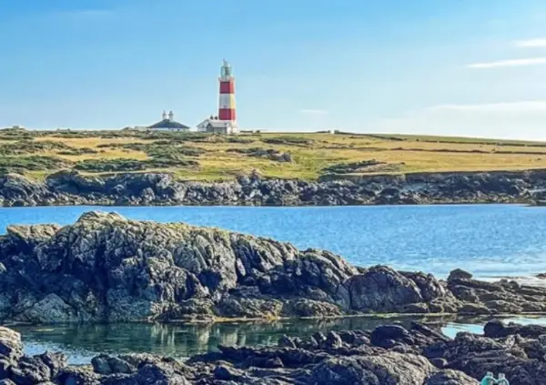 Дали би се преселиле на остров со само тројца жители заради работа? Таму нема ни струја ни автомобили, а плаќаат 15 евра на час