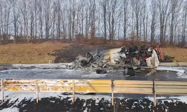 🎥ЦИСТЕРНА ЕКСПЛОДИРАШЕ НА АВТОПАТ ВО СЛОВЕНИЈА Во сообраќајката учествувале повеќе возила