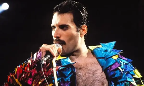 ТАЈНАТА ЌЕРКА НА ФРЕДИ МЕРКЈУРИ ПОЧИНА ОД РАК НА 48 ГОДИНИ