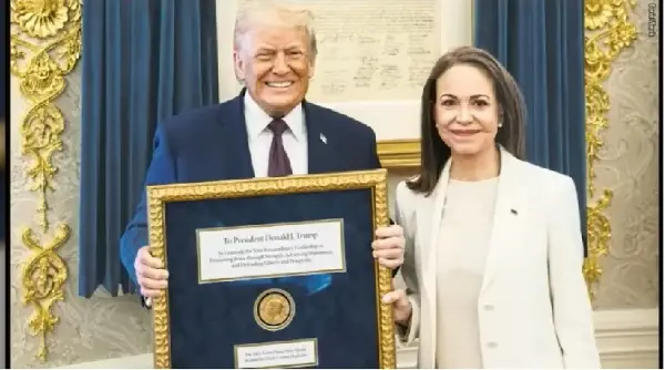 НЕ МОЖЕ ДА МУ ЈА ПОДАРИ НАГРАДАТА, НО МОЖЕ МЕДАЛОТ Трамп ја прифати благодарноста од нобеловката Мачадо