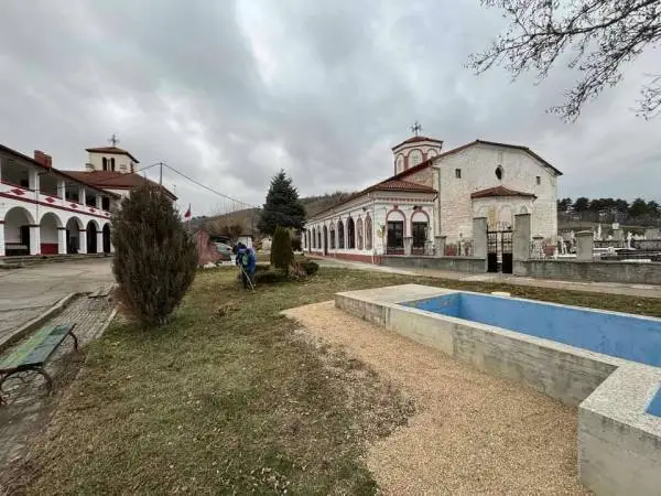 Повик до битолските верници - Во храмот Света Недела во Битола, понеделник во 10 часот традиционалното спуштање на Светиот Крст