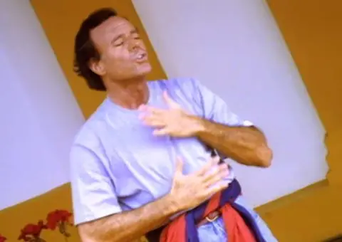 Вознемирувачки сведоштва на жртвите на Хулио Иглесијас: „Анално и вагинално пенетрираше со прстите во мене“