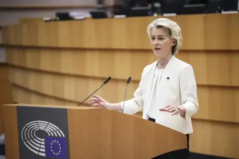 Фон дер Лајен и еврокомесарите нема да присуствуваат на гласањето недоверба на ЕК во Европарламентот