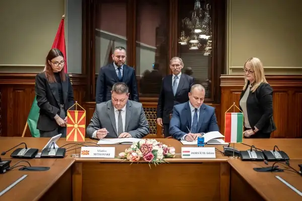 Тошковски во официјална посета на Унгарија