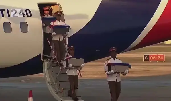 📽️ ОСТАТОЦИТЕ ОД ТЕЛОХРАНИТЕЛИТЕ НА МАДУРО ПРИСТИГНАА ВО КУБА Паднатите херои пречекани со највисоки државни почести