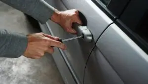 Украдено „бмв“ од двор на куќа во Дебреше