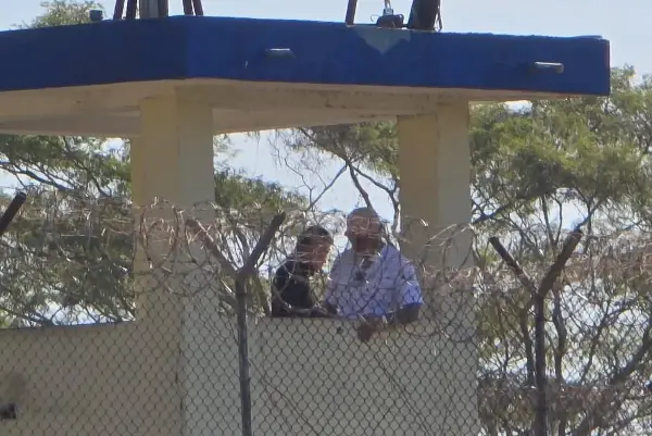 Затворениците во Гватемала ја презедоа контролата врз затворите и зедоа 46 заложници