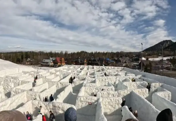 Погледнете како изгледа најголемиот снежен лавиринт во светот