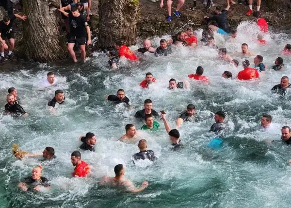 Во Радика по светиот крст скокнаа околу 300 верници, најсреќен Милко Божиновски од Ростуше