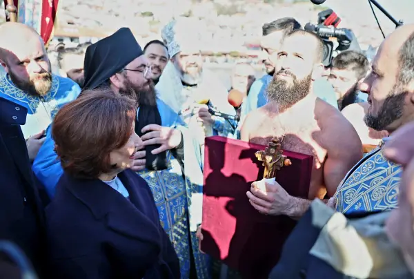 Претседателката Сиљановска-Давкова на одбележување на Богојавление – Водици во Охрид и во Струга