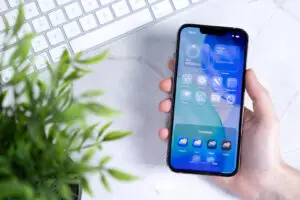 iOS 26 носи поголема слобода – кои „default“ апликации можете да ги промените