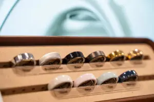 ФОТО: Oura паметниот прстен добива маска што чини 2.000 евра