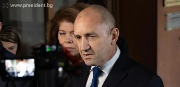 РУМЕН РАДЕВ ПОДНЕСЕ ОСТАВКА Претседател на Бугарија ќе биде Илијана Јотова