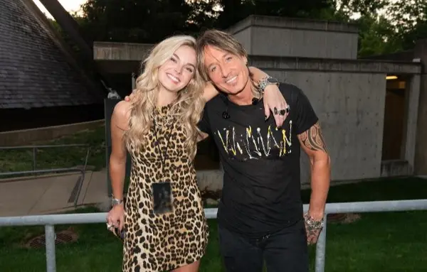 Кит Урбан започна живот со 32 години помлада пејачка!?