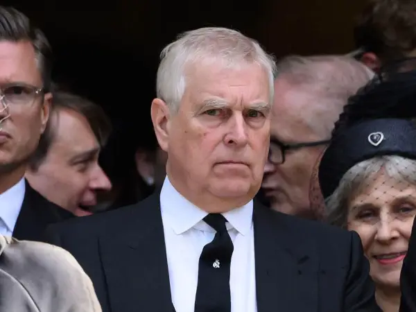 Поради недолично однесување упасен поранешниот британскиот принц Ендрју