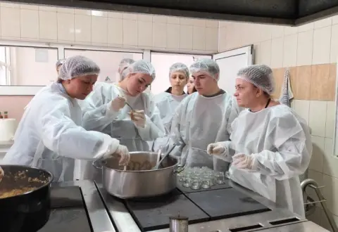 Млади од Берово и Пехчево учеа за одржливо користење на автохтони овошки