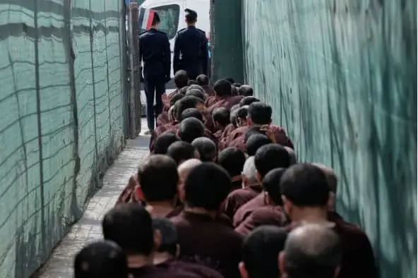 Дваесетина Германци, поранешни борци на Исламската држава се префрлени во Ирак