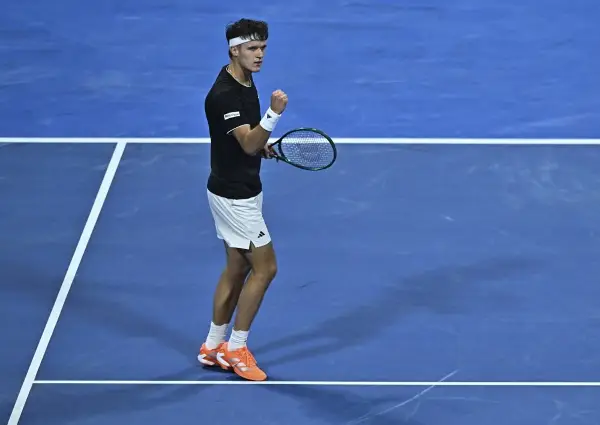 Меншик го победи Синер