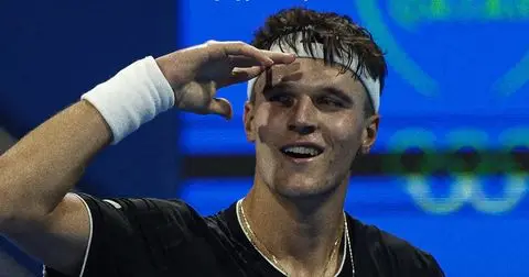 Изненадување во Доха: Чешкиот тенисер Меншик го елиминираше Синер