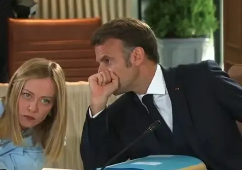 Макрон и Мелони се расправаат околу убиството на францускиот екстремно десничарски активист