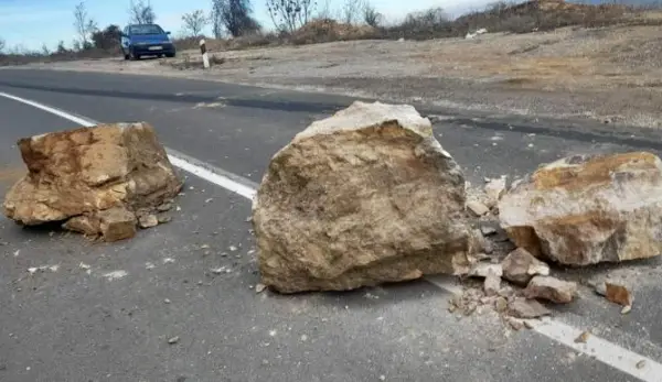 Возачите со отворени очи – одрони од Штип до границата со Бугарија