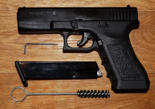 ИТАЛИЈАНЕЦ ЗАПРЕН СО ПИШТОЛ И КУП МУНИЦИЈА Неочекуван улов на Табановце, возачот приведен