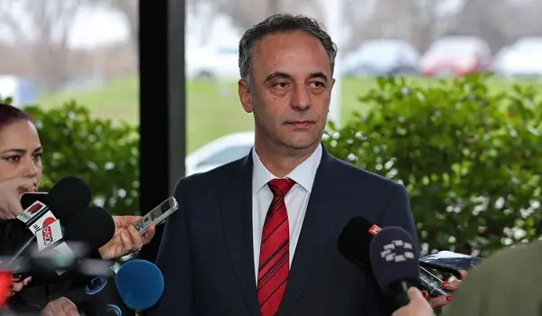 НАЈДОБРИТЕ СТУДЕНТИ ПО МЕДИЦИНА ПРИОРИТЕТНО ЌЕ СЕ ВРАБОТУВААТ ВО ЈАВНОТО ЗДРАВСТВО Алиу очекува забелешки за измените на Законот за здравствена заштита