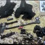 Арсенал оружје пронајден при претрес во Тетовско, уапсени две лица