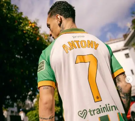 Бетис има неверојатни дресови, направени се од портокал