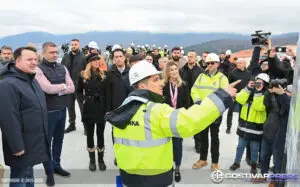 Владата задоволна од текот на градбата на делницата Гостивар – Букојчани, Мицкоски во увид на работите