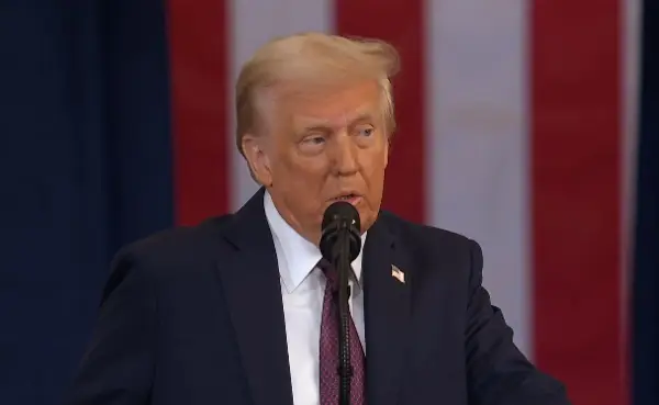 Трамп воведе 10 отсто царини, па ги зголеми на 15 отсто