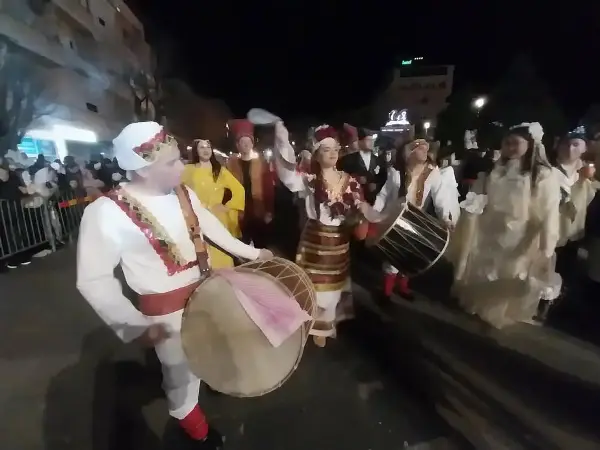 Вековната карневалска традиција уште еднаш ја крена на нозе Струмица