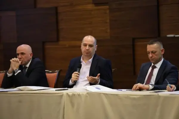 Претседателот на СДА Македонија Хоџиќ на регионална конференција „Геополитички промени и положбата на Бошњаците во Западен Балкан“