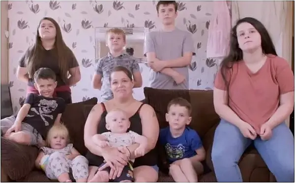 „Децата ми се качуваат на глава, немам пет минути за себе“: Соња е самохрана мајка со десет деца, еве како живее