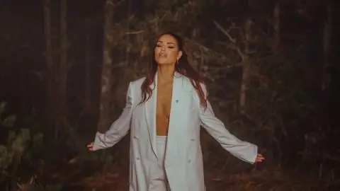 Симона Поповска има нова песна: „Небитен“ е емотивна балада посветена на прифаќањето дека си станал небитен за некој кој ти е сè