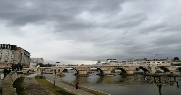 Наутро студено, преку ден сончево – температурите од -4 до +12 степени