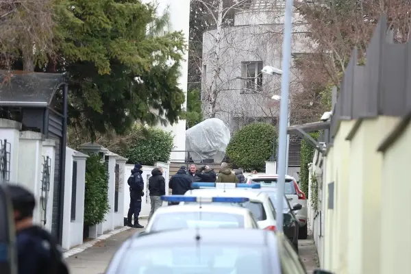 „Немам непријатели“: Здравко Чолиќ два часа на распит во полиција за фрлената бомба врз неговиот дом во Белград