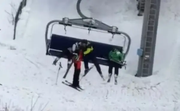 🎥 ПОВТОРНО ДРАМА НА ЈАХОРИНА, ДЕТЕ ВИСЕШЕ ОД ЖИЧНИЦА Спасено е со брза интервенција