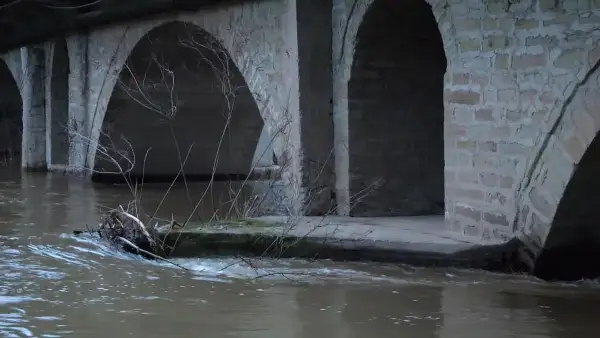 Се мери статиката на мостовите на Брегалница и Отиња во Штип