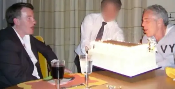 УАПСЕН ЛОРД ПИТЕР МАНДЕЛСОН Осомничен е за злоупотреба на јавна функција