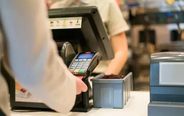 Добила на подарок ваучер од кафуле- за момент станала побогата и од Маск и од Гејтс заедно 