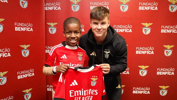 (Видео) Бенфика му приреди незаборавен ден на момчето кое ја спаси својата мајка